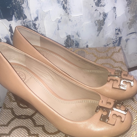 Authentic Tory Burch Lowell New Logo Wedge Pump with Stacked wooden heels - Picture 15 of 17